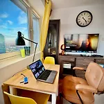 Apartamento Super Yellow 2x Metro Fast Wifi 1 Gbs Netflix Panorama Miasta